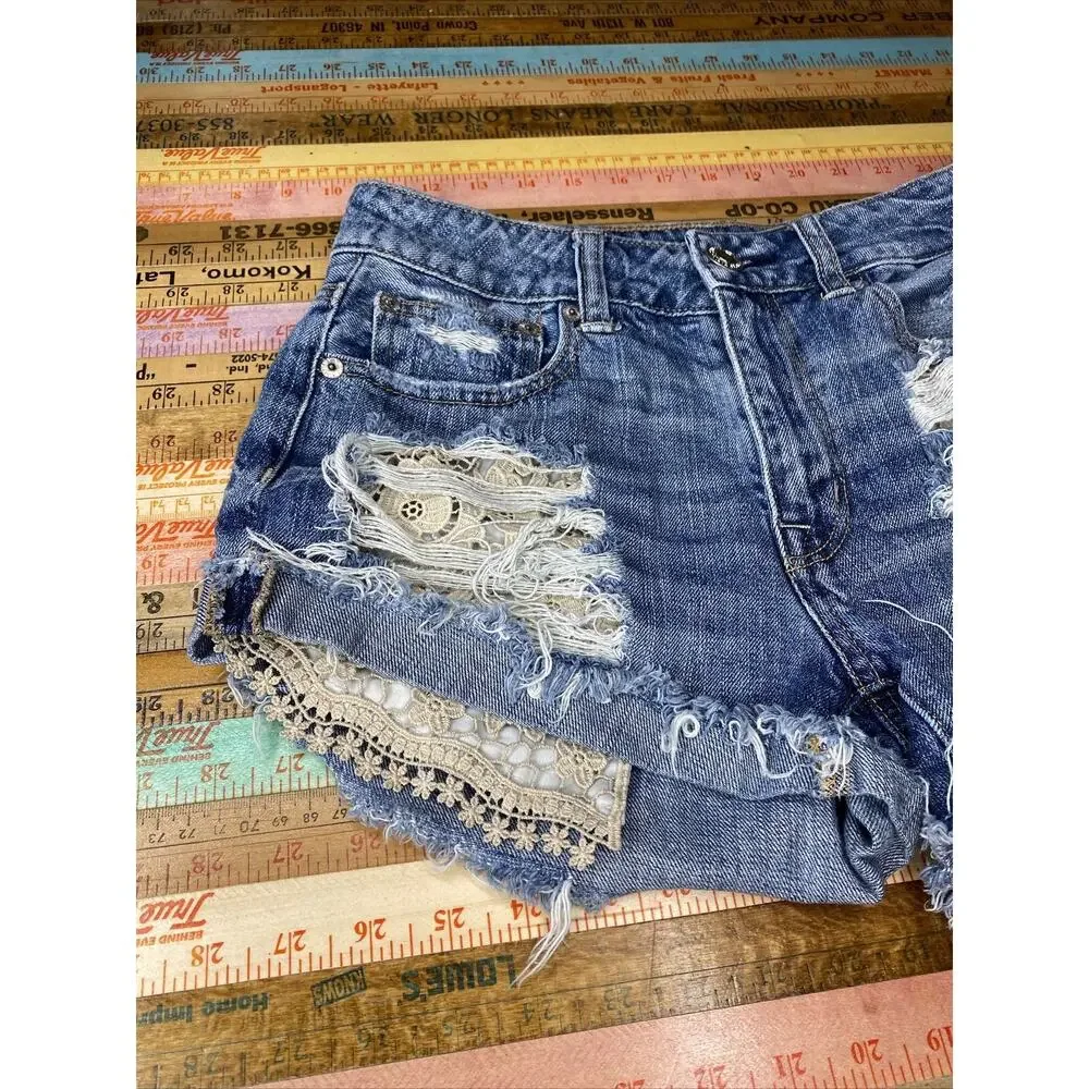 American Eagle Shorts Size 2 Jean cutoff hi-rise Festival denim Crochet Lace - Picture 3 of 13